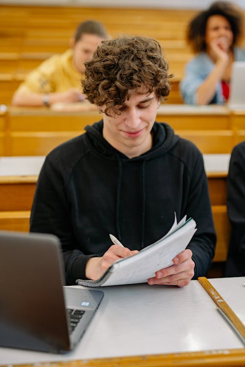 Étudiante en droit accompagnée par JurisLogic Mentor